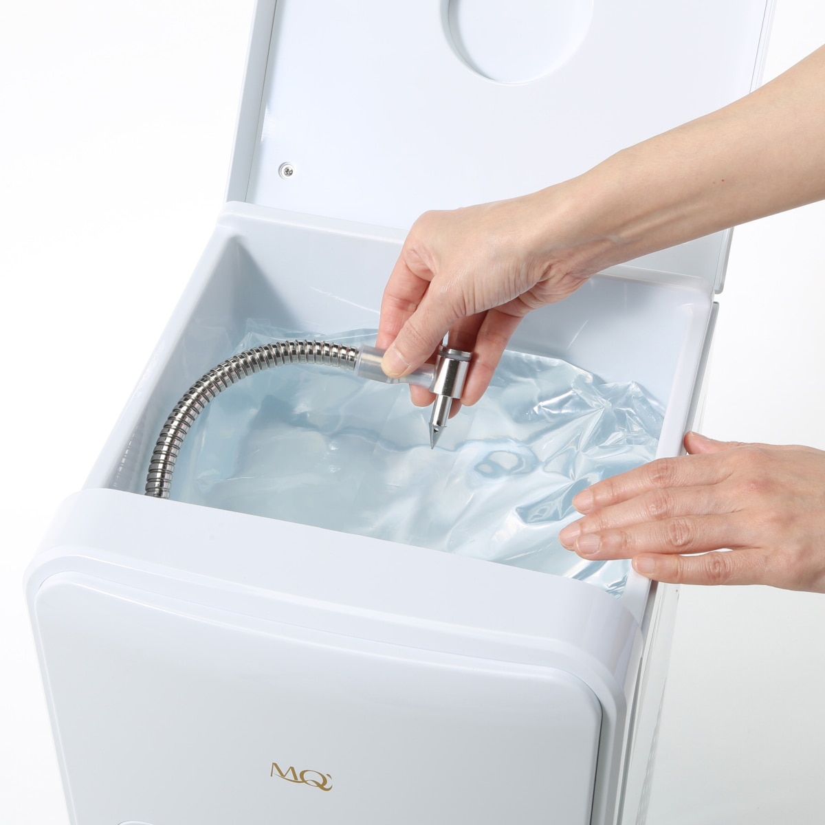 サントリー天然水 ウォーターサーバー 卓上タイプ Amazon.co.jp: サントリー 天然水 専用卓上型 冷水 ウォーターサーバー