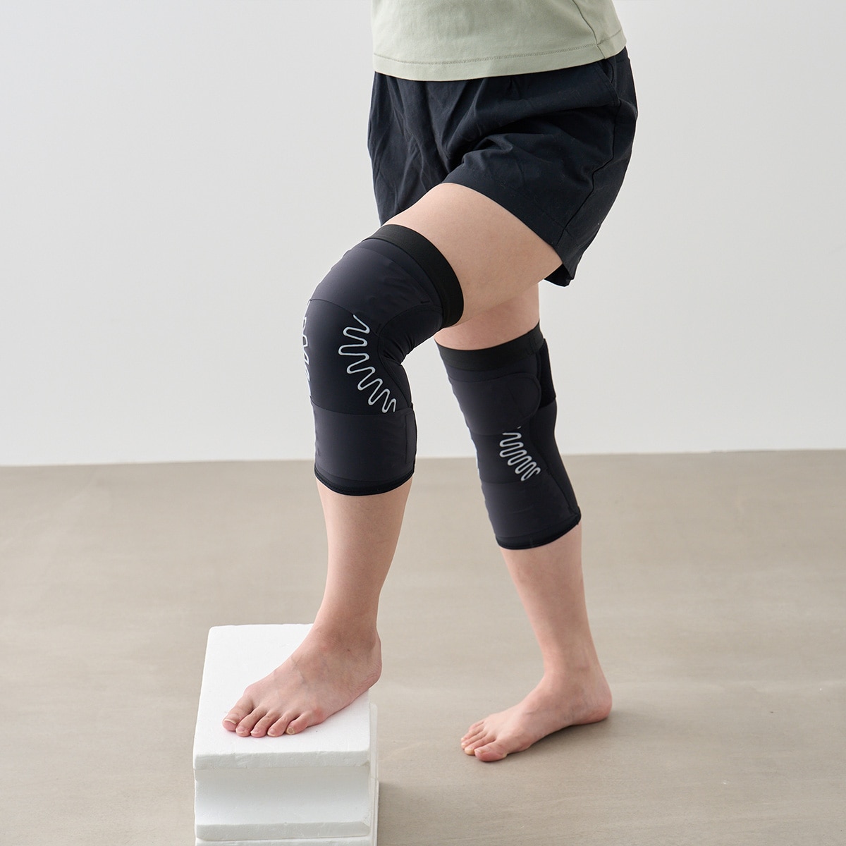 皮膚感覚バネボーンサポーターひざ用1セット2枚組 | ABCミッケ