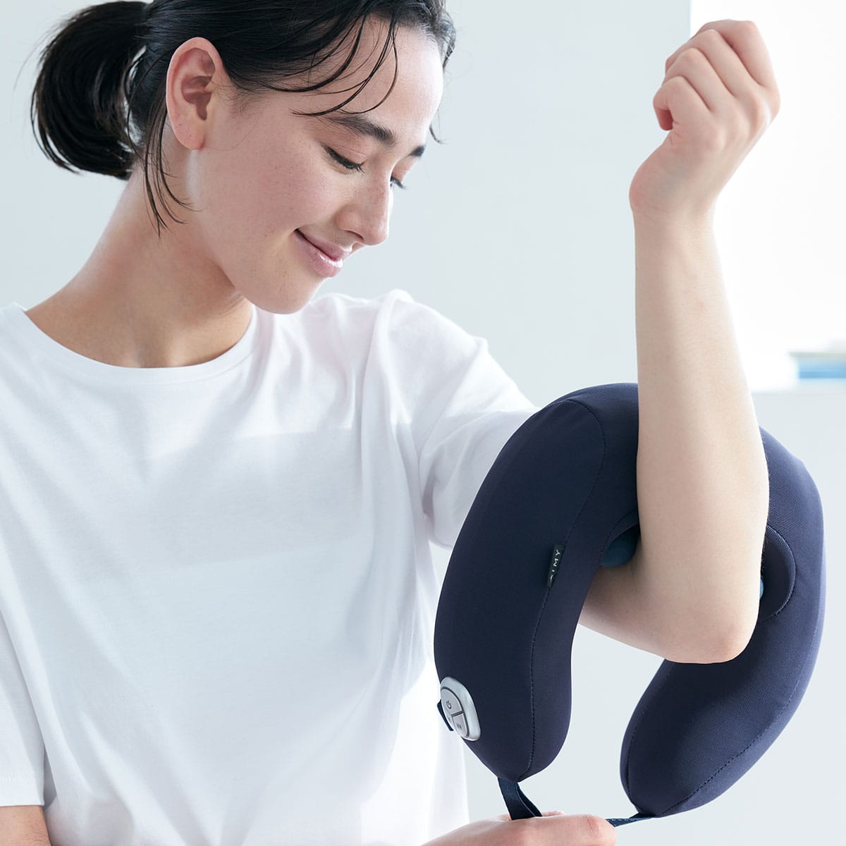 エイミー コンパクトネックマッサージャー | ABCミッケ｜【公式